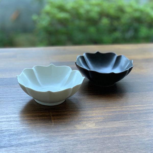 有田焼  小鉢 アウトレット】有田焼 桔梗渕小鉢 白・黒 : 有田焼 器の華 まるふく