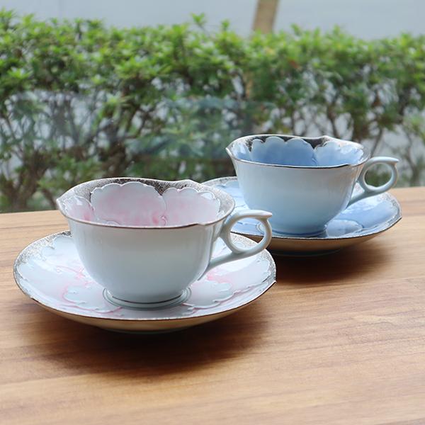 有田焼　プラチナ牡丹コーヒーカップ（ブルー・ピンク）