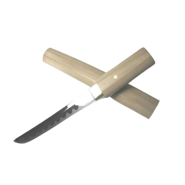 全長 約32.5cm 刃渡り 約18.3cm重量(鞘を払って) 約137g重量(鞘付き) 約184g刃材 亜鉛合金ダイキャスト、銅・クロムメッキ 柄材 天然木生産国 国産 ・刀袋付き ▲天然木を使用しておりますので、お色目や木目等の個体差が...