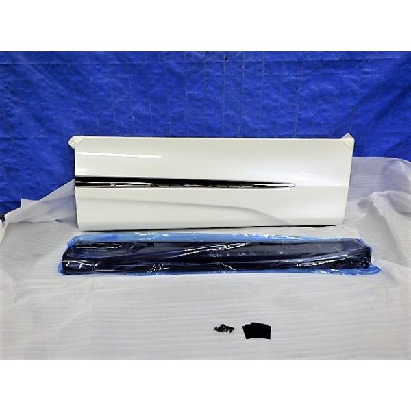 ノア ヴォクシー エスクァイア ZRR80G ZWR80G オプション 右 サイドスカート サイドステップ 08150-28180 未使用品 美品 ヴォクシー/ノア/エスクァイア/V/X/G 80系/ZRR80G/ZRR85G/ZWR80G 純正