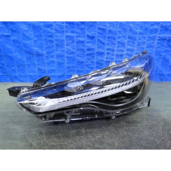 LED ZVG11 カローラクロス　左 2301 カローラクロス ZSG10 ZVG11 ZVG15 左ライト LED 16-177 Z 美品