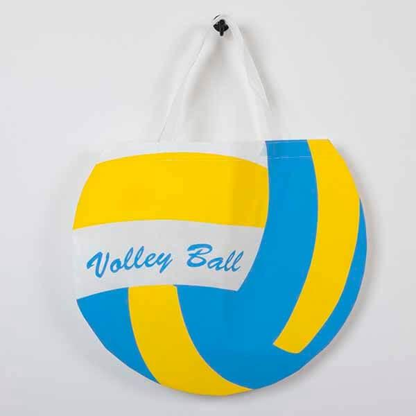 〜商品仕様〜バレーボール部分のサイズ　縦　　約３７センチ　横　　約４５センチ　マチ　約０．５センチ素材　不織布１枚重いものを入れすぎないようにしてください。作成時の「印刷ミス・汚れ」があります。（写真をご参照ください）〜商品説明〜持ってるだ...
