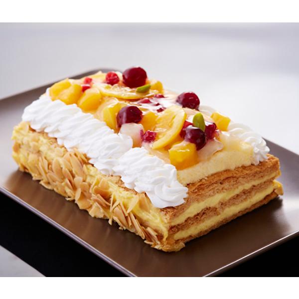 ■東京都青山のレストラン「ランスYANAGITATE」の柳舘功シェフが監修したフルーツミルフィーユ。自家製のパイシートを使用したミルフィーユに4種のフルーツと3種のベリー・ナッツをトッピングしました。たっぷりのフルーツとクリームの甘み、パイ...