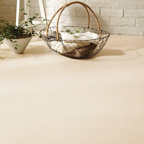 戸建て、マンションなど室内用の床材です。個人差はありますが1.8mm厚と薄くあまり力を入れずにカッターで切れます。床材の中でも長さにもよりますが重量は軽い方ですので持ち運びやすく貼り付けに慣れてきますと施工時間も短く済みます。少ない面積でし...