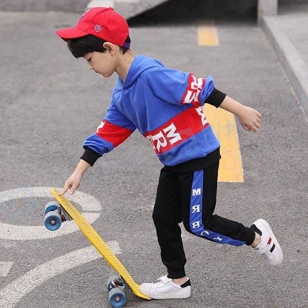 韓国子供服 男の子 セットアップ スウェット ジャージ フード付き 2点セット キッズ かっこいいプリント 子ども 110 春 160cm 春夏新作 150 130 1 140 秋