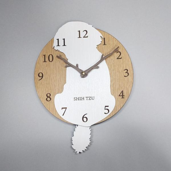 はみだしワンちゃん（犬）振り子が尻尾、壁掛け時計シリーズ　職人が作る、手作りの壁掛け時計。もちろん日本製です。こちらの商品は1点1点手作りで作成します。ご注文を頂いてから、心を込めて作らせていただきますので、表記の通り多少お時間をいただきま...