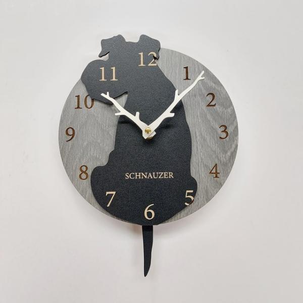 はみだしワンちゃん（犬）振り子が尻尾、壁掛け時計シリーズ　職人が作る、手作りの壁掛け時計。もちろん日本製です。こちらの商品は1点1点手作りで作成します。ご注文を頂いてから、心を込めて作らせていただきますので、表記の通り多少お時間をいただきま...