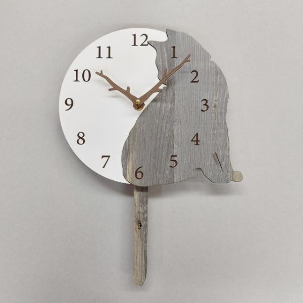 はみだしねこ　振り子が尻尾、壁掛け時計シリーズ　職人が作る、手作りの壁掛け時計。もちろん日本製です。こちらの商品は1点1点手作りで作成します。ご注文を頂いてから、心を込めて作らせていただきますので、表記の通り多少お時間をいただきます。名入れ...