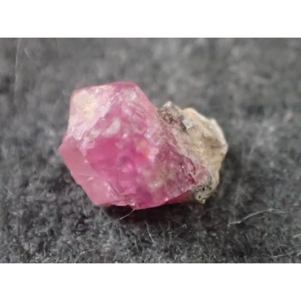 最高品質レッドベリル原石(Red Beryl) Wah Wah Mtns, Beaver Co., Utah 