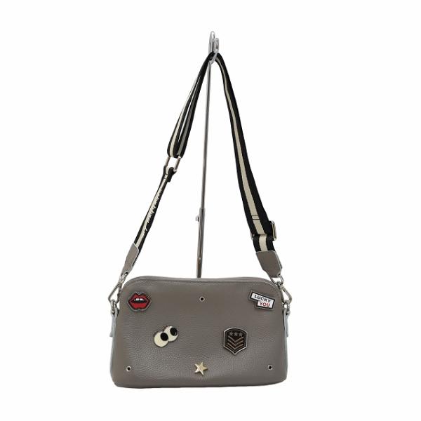 PECHINCHAR ペシンシャ バッチ モチーフ レザー ショルダー バッグ