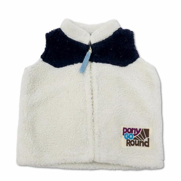 PONY GO ROUND ボアフリース ジップアップ ベスト 6-12m（70サイズ相当） ホワイト キッズ【表記サイズ】キッズ　6-12m【実寸サイズ】肩幅：20cm　身幅：29.5cm　着丈：29cm　袖丈：-cm　　【素材】ポリエス...
