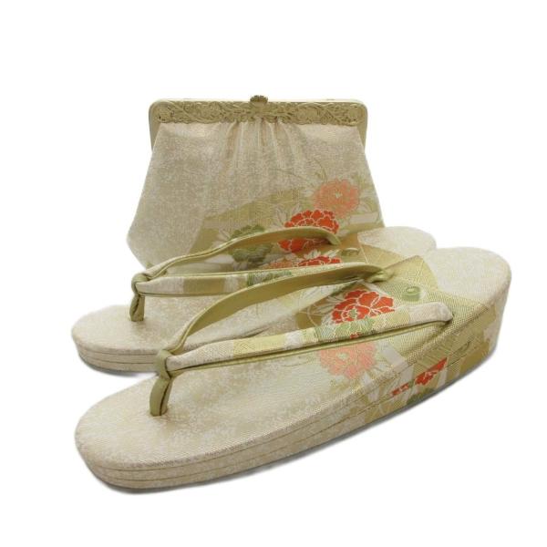 未使用品 礼装用草履 バッグセット 花柄 光沢 金色 ゴールドカラー /FF 【実寸サイズ】※セット販売のため実寸サイズは計測しておりません。サイズ欄に記載している表記サイズをご参考ください。　【色】金色 ゴールドカラー【状態】未使用品です...