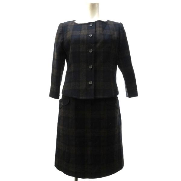ヨークランド YORKLAND チェック セットアップ スーツ 上下 ノーカラージャケット タイトスカート ウール 紺 ネイビー 茶 ブラウン 約M【ブランド】ヨークランド YORKLAND【表記サイズ】9AR 約M【実寸サイズ】ジャケット...