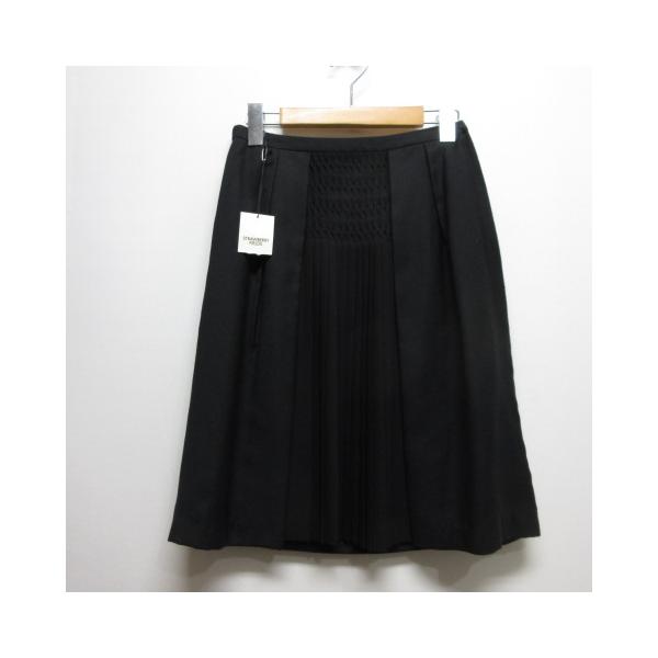 【タグ付き新品未使用】定価24200円　ストロベリーフィールズフレアスカート黒 未使用品 ストロベリーフィールズ STRAWBERRY-FIELDS タック フレア