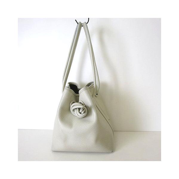 極美品✨大きいサイズ✨VASIC ヴァジック ボンド 肩掛け シボ革 グレージュ 極美品✨大きいサイズ✨VASIC ヴァジック ボンド 肩掛け シボ革