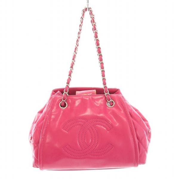CHANEL（シャネル） 14番台 フクシアピンクパテントスモールロゴ