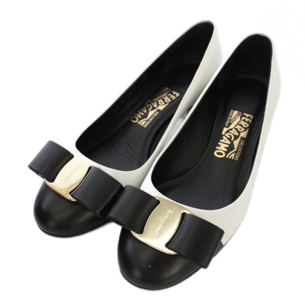 【中古】サルヴァトーレフェラガモ IVREA CT パンプス ヴァラ ラウンドトゥ レザー 7D 白 黒 レディース FERRAGAMO（フェラガモ） サルヴァトーレフェラガモ Salvatore