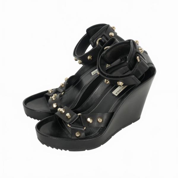 BALENCIAGA（バレンシアガ） ストラップ スタッズ ウェッジ レザー