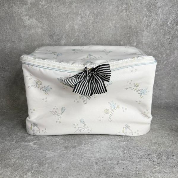 ジェラートピケ gelato pique オムツストッカー おむつ収納　美品 キッズ【ブランド】ジェラートピケ gelato pique【実寸サイズ】ヨコ：32cm　タテ：19cm　マチ：21cm　　【色】ホワイト【仕様】内側：オープンポケ...