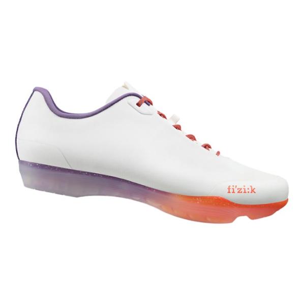 ■カラー：ホワイト/オレンジ■サイズ：36.0〜45.0※ハーフサイズなし■アッパー：エンジニアードメッシュアッパー■ソール：BEATアウトソール、TPUトレッド+ナイロンシャンク■ソール合成指数：4/10■クロージングシステム：レースアッ...