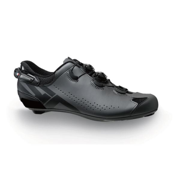■カラー：ANTHRACITE BLACK■サイズ：36.0、37.0、37.5、38.0、38.5、39.0、39.540.0、40.5、41.0、41.5、42.0、42.5、43.043.5、44.0、44.5、45.0、45.5、4...