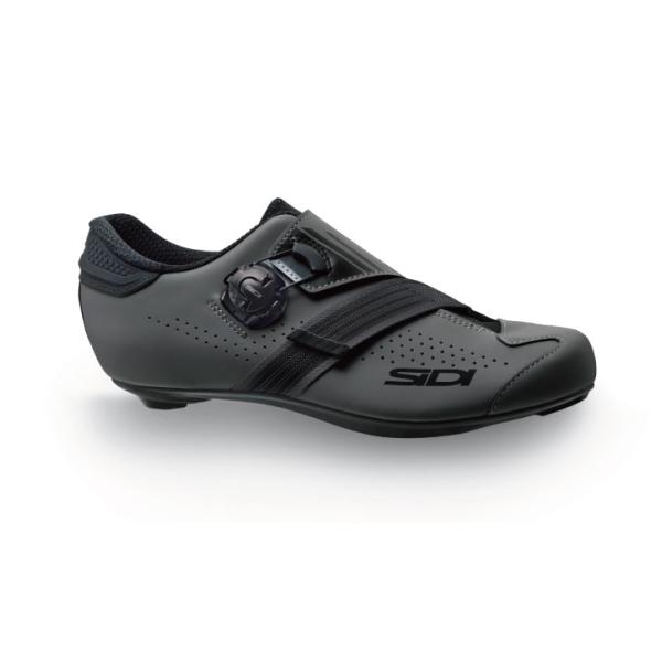 ■カラー：ANTHRACITE BLACK■サイズ：38.0、38.5、39.0、39.5、40.0、40.541.0、41.5、42.0、42.5、43.0、43.544.0、44.5、45.0、45.5、46.0■超軽量アッパー素材■T...