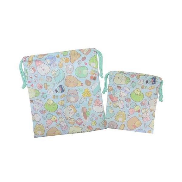キッズサンエックスの大人気キャラクター[すみっこぐらし]の学童雑貨シリーズこちらは小物を入れたりしておくのに便利な[きんちゃく袋2枚セット]サイズ違いの2枚がセットになっていますプラコップ入れやコスメなどの小物入れなど何枚あっても困らない可...