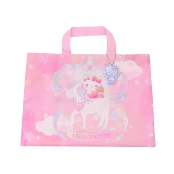 おけいこ大人気サンリオキャラクターズからまたまた可愛いアイテム登場こちらは習い事や塾に行くときに便利な[レッスンバッグ]お道具箱や教科書などもたっぷり収納できるサイズかわいいネームタグが付いています他にもいろいろなアイテムがあるのでぜひお気...