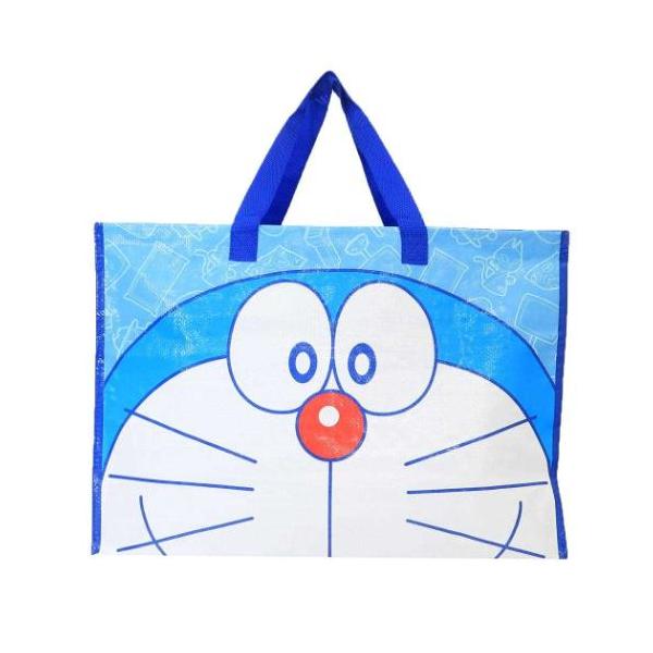 大人女子にぴったり お気に入りの鞄やお財布が充実大人気アニメ[ドラえもん]グッズにまたまた可愛いnewアイテム登場こちらは旅行やお買い物時に便利な[おみやげバッグ]天面にはファスナーがついているので安心して荷物を持ち運ぶことができます飛行機...