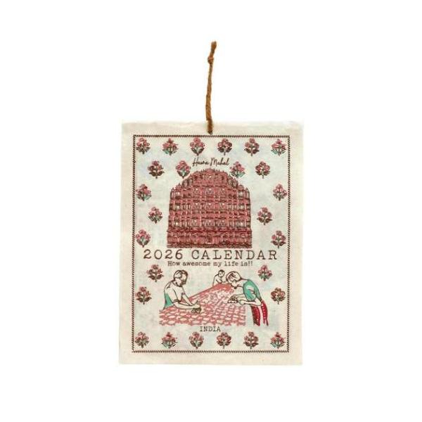 スケジュール おしゃれ カレンダー シンプル デザイン異国情緒あふれる街風景が楽しめるデザイン手漉き紙の原料は標高1,800-3,000mのヒマラヤの高地に生息するロクタを使用しています。ロクタは正しいやり方で伐採、生産すると再生力のある紙...