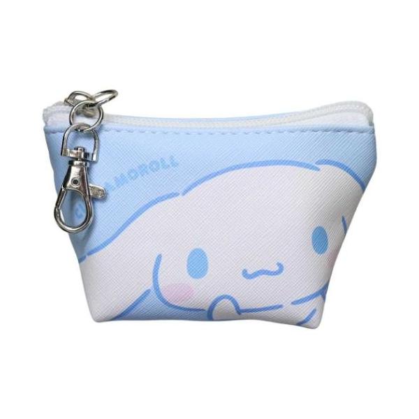 毎日使うものだからこそこだわりを 大人可愛い女性向け雑貨大人気サンリオキャラクターからまたまた可愛いアイテム登場こちらは人気アイテム[三角ミニポーチ]マチ付きでイヤホン、リップ、目薬など小物の収納に便利ナスカンキーホルダー付きなのでカバンな...