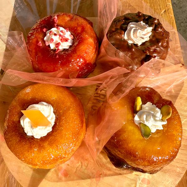 ラム酒シロップをたっぷり含ませたフランスの伝統菓子「サヴァラン」ヴァンドールの「サヴァラン」を全て味わってみたい・・・そんな方に「華やぎのサヴァラン・４種セット」をご用意いたしました。個包装で１個ずつ解凍出来ますので、自分へのご褒美にもどう...