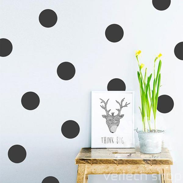 大き目の丸型のステッカーを壁に貼れば、簡単にお部屋をデコレーションできます。お子さまと楽しくペタペタして、インスタで人気の北欧キッズルームにアレンジしてみてはいかがでしょうか♪※画像には大小サイズのシールが使われていますが、この商品は１サイ...