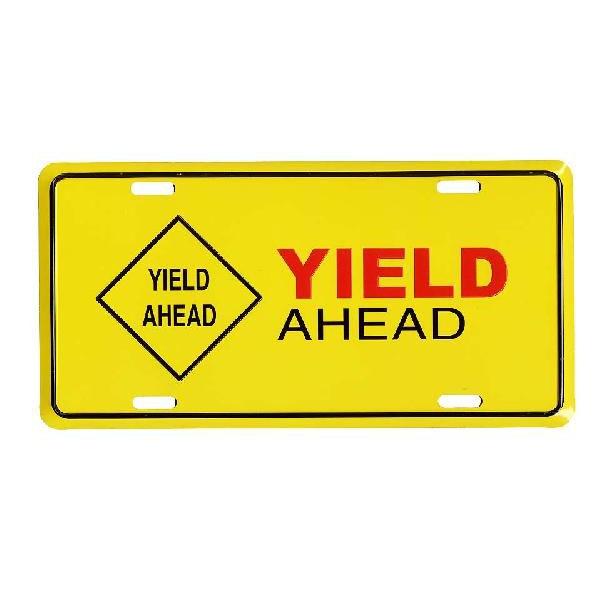 前方に優先道路があります YIELD AHEAD ライセンスプレート アメリカ 