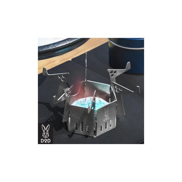 子どもの頃、CMを見ながら惚れ込んだおもちゃがありませんでしたか？「絶対コレが欲しい」あの強烈な感覚を呼び覚ます手の平サイズの固形燃料用ゴトクです。燃料とセットでコンパクトなケースに収まりメシの下の力持ちとしてキャンプでの「あと一口」火が欲...