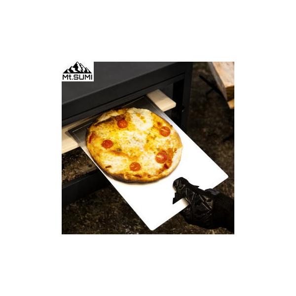 オーブン料理を簡単に出し入れできるピザピール。ピザストーンの上に料理をサッと出し入れ出来ます。ハンドルが無いのでコンパクト。アルミニウム製で軽いので持ち運びも楽々です。料理を盛りつければそのままプレートとしても使えます。持ち手の部分にはMt...