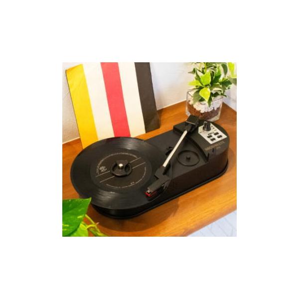 どこでも使えるスピーカー内蔵のコンパクトなレコードプレーヤー！USB給電と乾電池の2WAY電源だから場所を選ばずどこでもご使用頂けます。またレコードの音をUSBメモリ/microSDカードにデジタル録音する事も可能。操作性も極めてシンプルな...