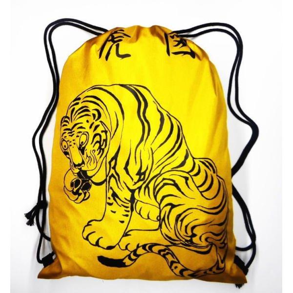 "ナップサック おしゃれ スポーツ ナイロン ジムサック 巾 着 ランドリーバッグ 日本製 虎図 （光沢ゴールド）光沢感のあるゴールド生ナップサック 巾 着 エコ バッグ 日本製 虎図 （光沢ゴールド）光沢感のあるゴールド生地に、虎図をデザ...