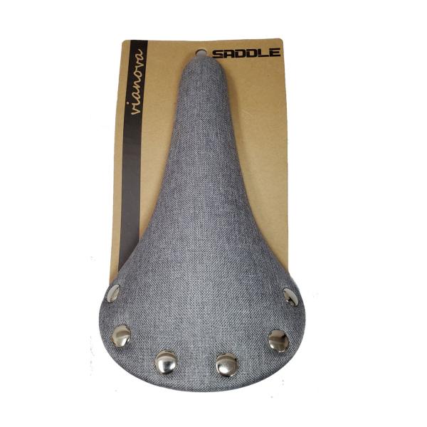 ヴィンテージ風のカラーとデザインがおしゃれなサドル