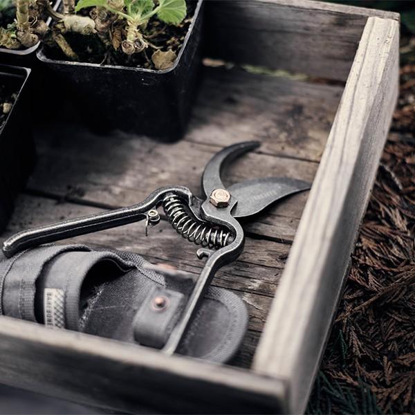 �x�A�[�{�[���Y���r���O Barebones Living ���^���v���[�i�[