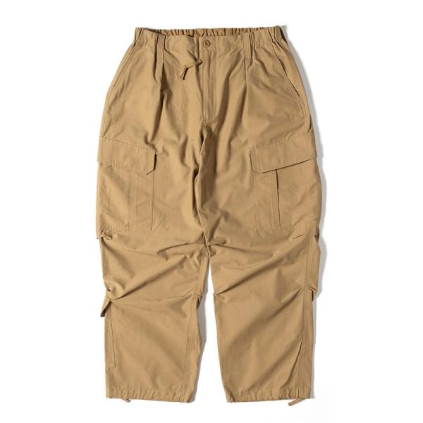 収納力と動きやすさを重視した、作業向きカーゴパンツ