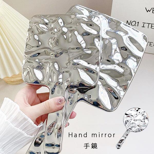 手鏡　ハンドミラー毎日のスキンケアやメイクをする際などに使えるハンドミラーになります。手に持って使うタイプの手鏡なので、チェックしたい場所に合わせて角度や距離を変えられます。メイクやスキンケア後に顔全体を確認したいときや、まつげを1本1本丁...