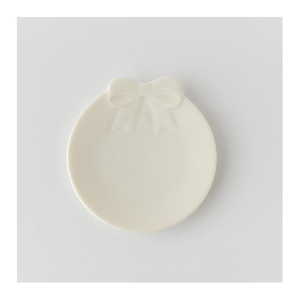 『商品情報』直径：最大約9.4cm（リボン含まない）直径：最大約10.2cm（リボン含む）リボンの足〜お皿のフチ：約6〜6.5cm高さ：約1.3cm『注意事項』サイズ感を必ずご確認ください。プチサイズです。画像はあくまでも参考となり、写真で...