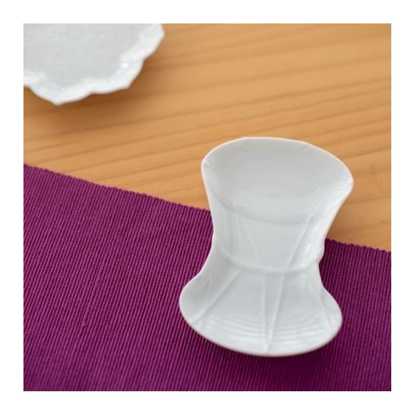 『商品情報』★鼓型プレート★商品ID：143838647型番：15-pla-1905-04大きさ：たて約11.3cm×よこ約5.3cm〜約7.3cm高さ：約1.7cm※鼓の模様があります。【注意事項】・サイズ感を必ずご確認ください。小さめで...