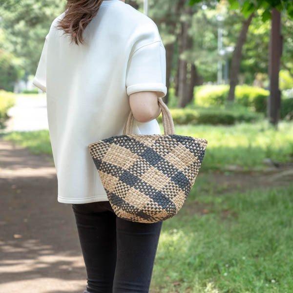 ストローカゴバッグ チェック ブラック 天然素材 手作り カゴバック トート 軽量 おしゃれ 夏 ファッション 17 Kb 01 Victoria Design 通販 Yahoo ショッピング