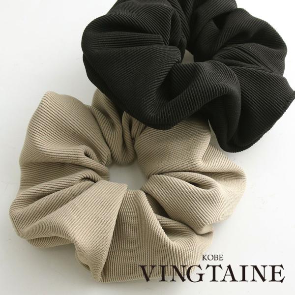 ジャージ生地のようなさらりとした素材感が使いやすいシュシュ。飾りがなにもないシンプルなデザインだから、日常使いはもちろんオフィススタイルにもお勧めです。厚みがあってボリューム抜群。季節感問わず使えて、さっと着けるだけで程よいアクセントになる...