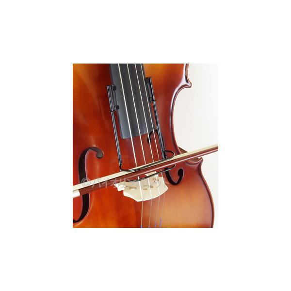 チェロ用のボーイング練習ガイドBow Corrector（ボウコレクター）です。チェロに装着して、正しい弓のボーイング練習にたいへん効果があります。ガイドに沿って弓を動かすことにより、正しいボーイングが身に付くよう矯正できる練習アイテムです...