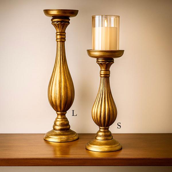 ゴールドキャンドルホルダー（クラシカルデザイン）S【サイズ(cm)】S:10.5×10.5×28H(cm)【材質】100% MDF【商品説明】上品なゴールドカラーと柔らかな曲線が美しいキャンドルホルダー。クラシカルなデザインは、インテリアに...