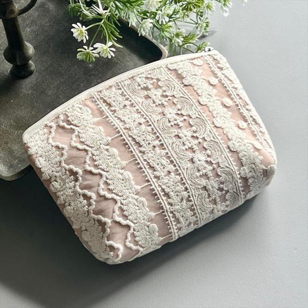 新品fafa フィフィレースのクラッチポーチ収納刺繍小物入りクリアスクエアポーチ 新品fafa フィフィレースのクラッチポーチ収納刺繍小物入り