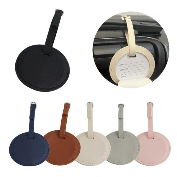 ◆PUレザー素材でシンプルデザイン人を選ばない色合いなので、 男女問わずお使いいだけます。普段使いから、スポーツバッグやゴルフバックにも最適！◆カバー付きで安心!ネームにはカバーがついてるから安心。カバーを開けて確認できます。商品サイズ：約...